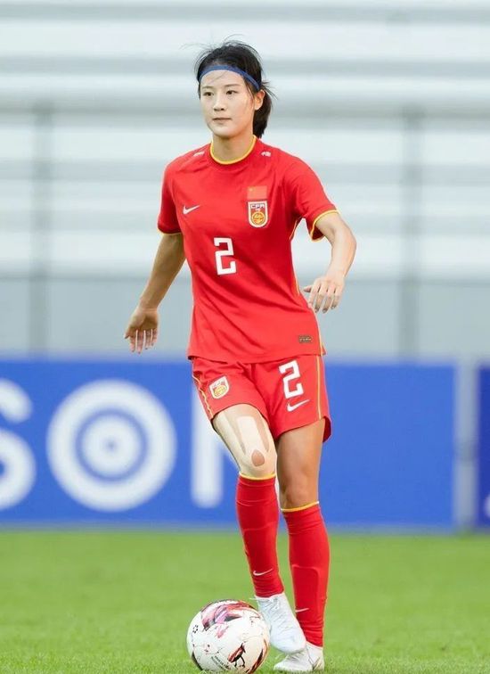 美女扒开尿口让男人舔